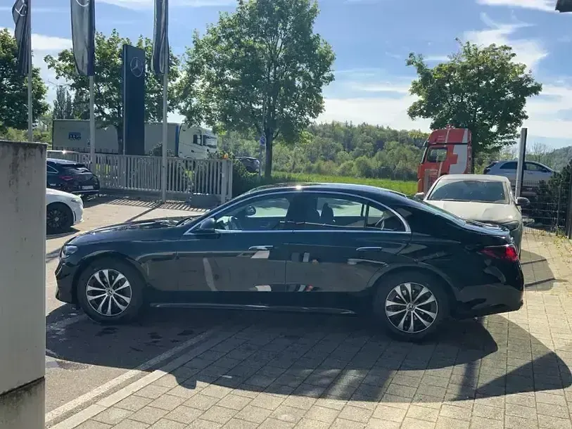 Gebraucht Mercedes E220 Avantgarde 197 PS (144 kW) 2026 Schwarz Limousine