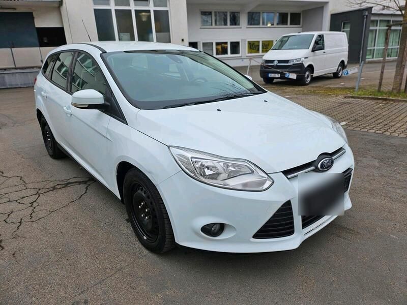 Weiß Gebraucht 2013 Ford Focus Kombi | 2.850 € (Superpreis) - Bild 1/4