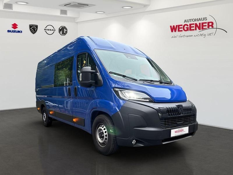 Gebraucht Peugeot Boxer 179 PS (131 kW) 2025 Blau Van