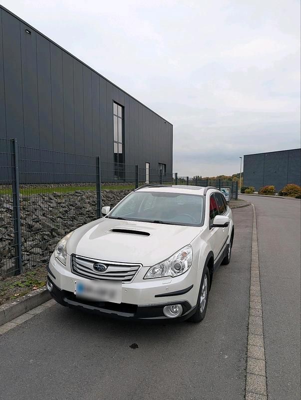 Weiß Gebraucht 2012 Subaru Outback SUV | 4.000 € (Fairer Preis) - Bild 1/4