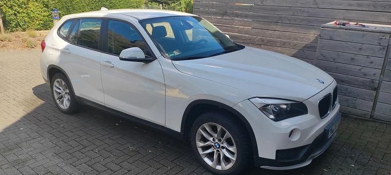 Weiß Gebraucht 2015 BMW X1 SUV | 11.200 € (Guter Preis) - Bild 1/4