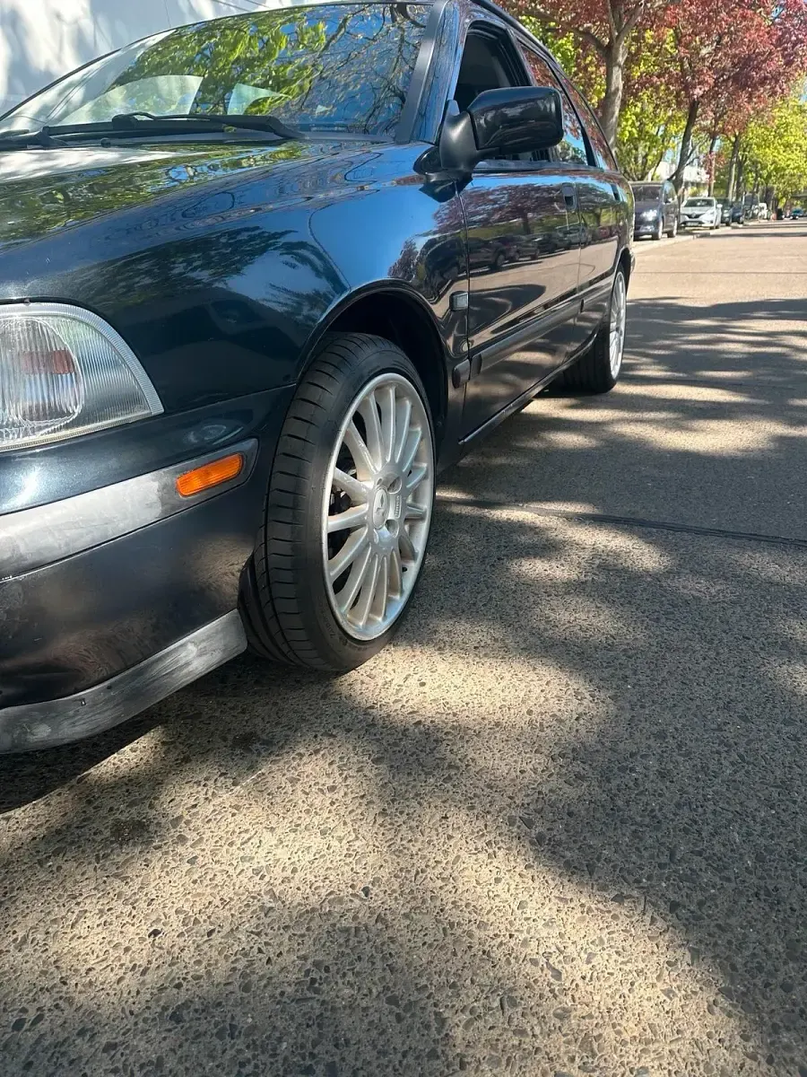 Second-hand Volvo V40 122 CP (89 kW) 2000 Albastru Break