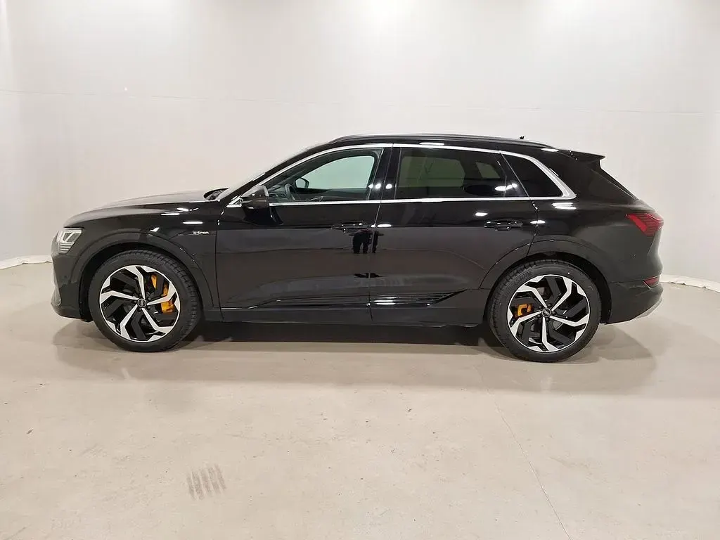 Gebraucht Audi e-tron S-Line 230 kW (313 PS) 2022 Brillantschwarz SUV