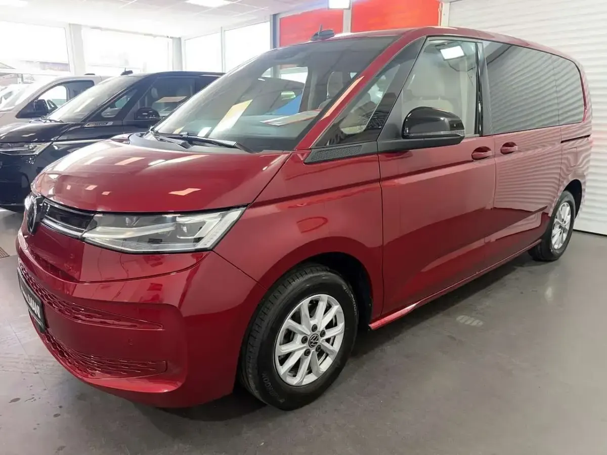 Gebraucht VW Multivan 150 PS (110 kW) 2024 Fortanarot Van / Kleinbus