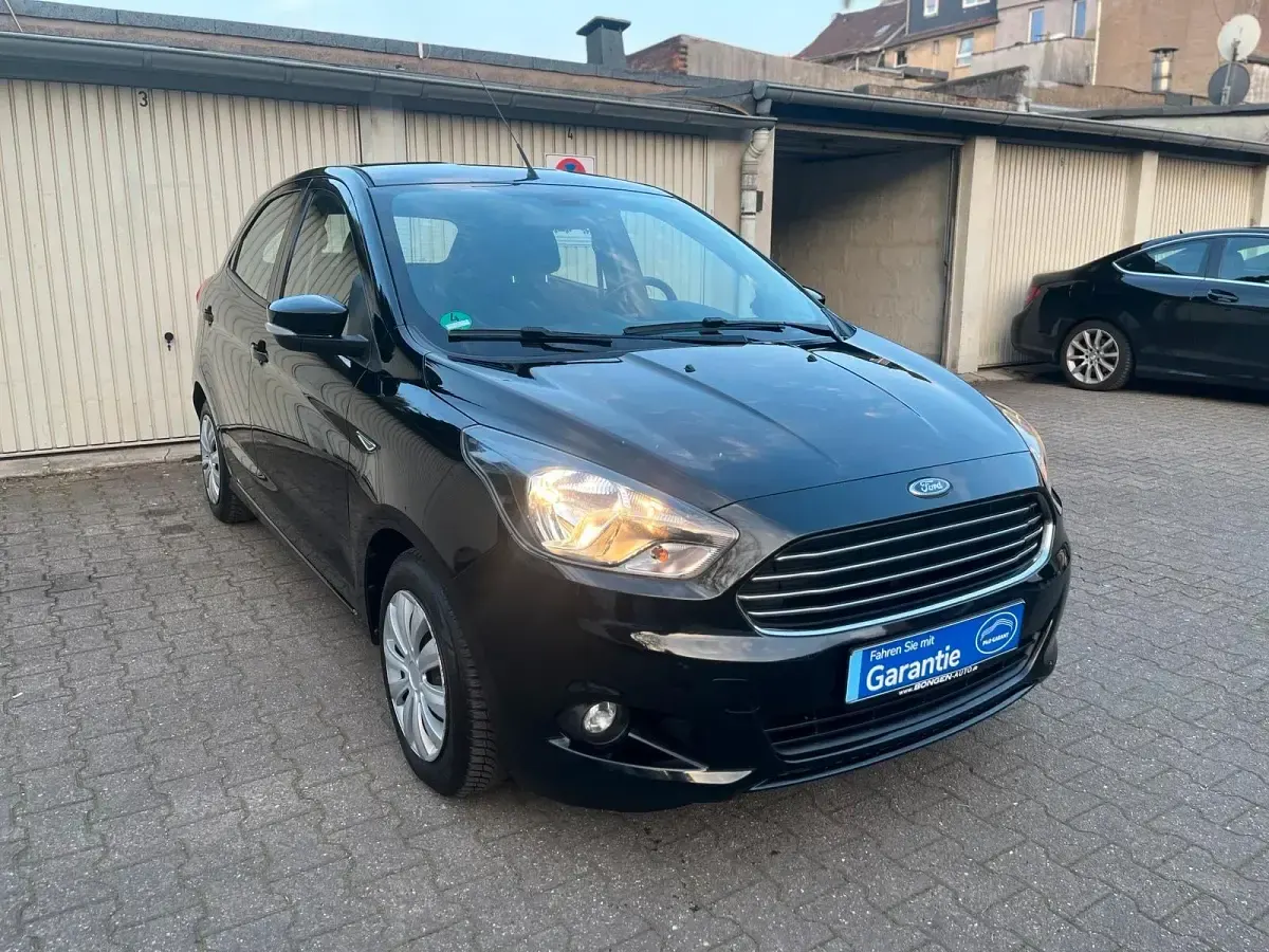 Gebraucht Ford Ka Plus 86 PS (63 kW) 2017 Schwarz Kleinwagen