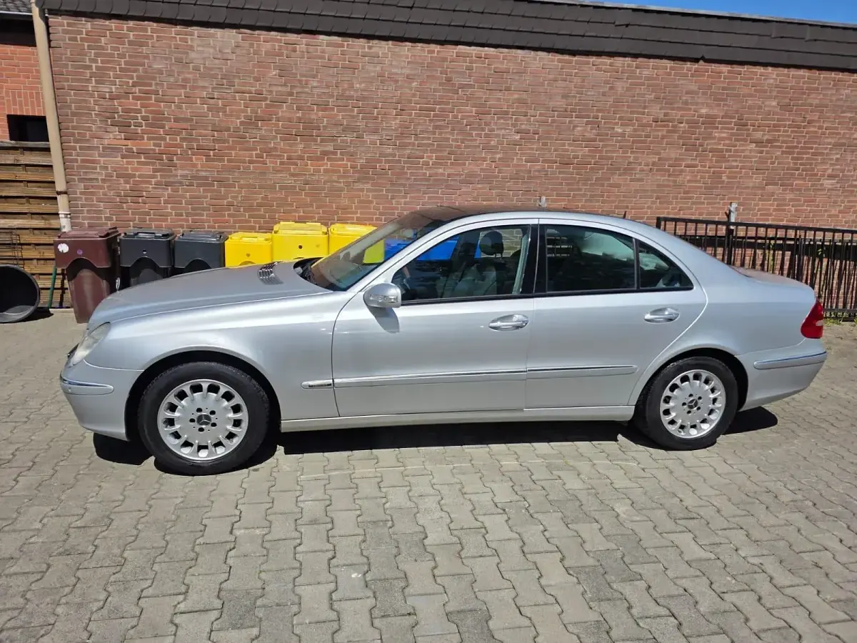 Gebraucht Mercedes E280 177 PS (130 kW) 2004 Silber Limousine