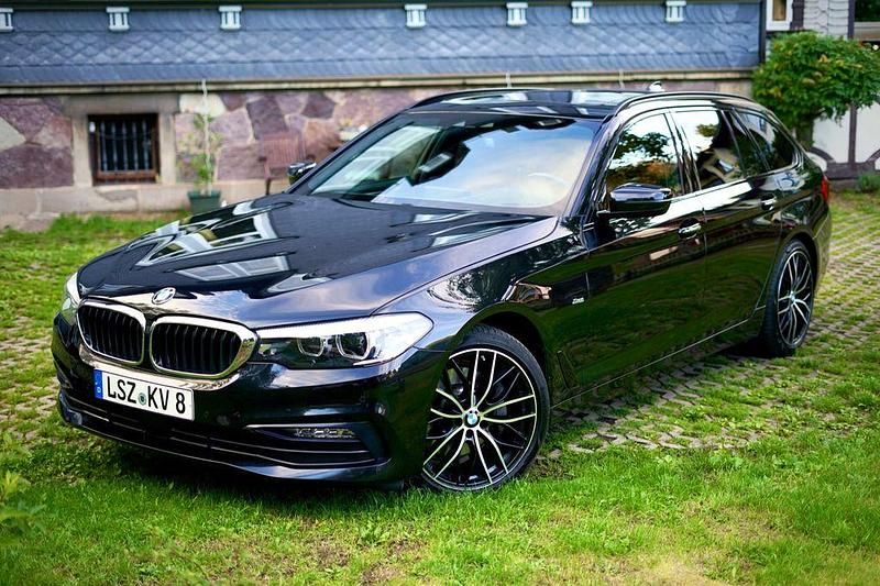 Schwarz Gebraucht 2017 BMW 530 Shadowline Kombi | 25.700 € (Fairer Preis) - Bild 1/4