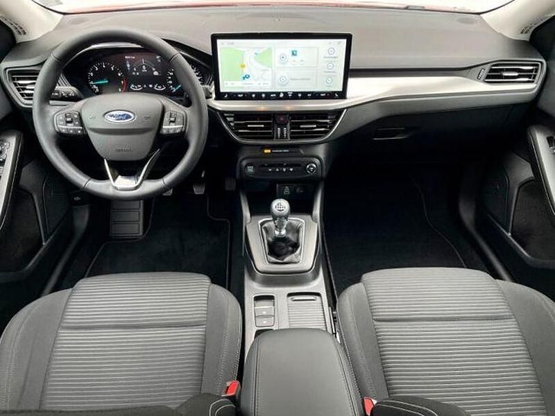 Gebraucht Ford Focus Titanium 125 PS (91 kW) 2024 Fantasticrot metallic (metallic) Limousine