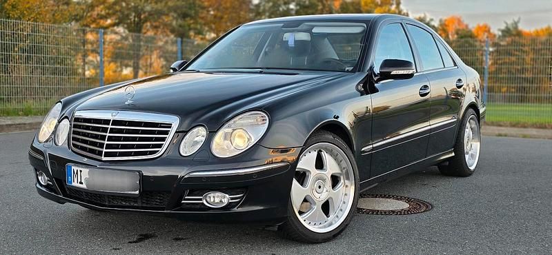 Schwarz Gebraucht 2009 Mercedes E220 Avantgarde Limousine | 7.490 € (Fairer Preis) - Bild 1/4