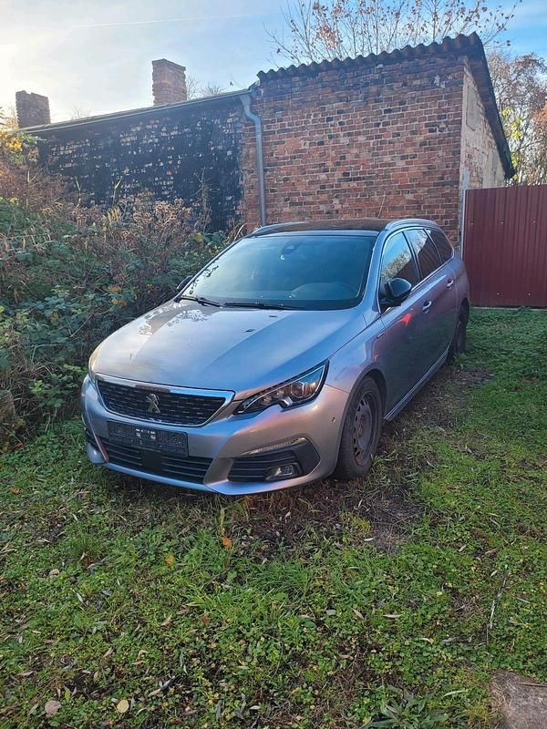 Grau Gebraucht 2018 Peugeot 308 SW Allure Kombi | 6.500 € (Guter Preis) - Bild 1/4