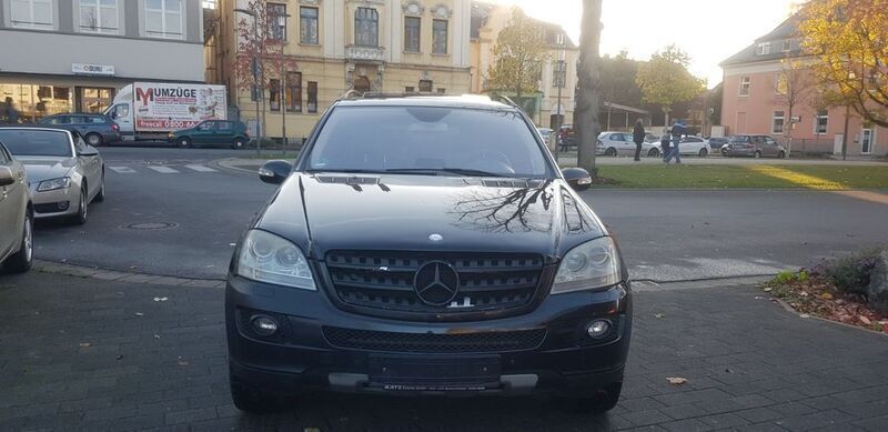 Gebraucht Mercedes ML320 224 PS (164 kW) 2006 Schwarz metallic SUV