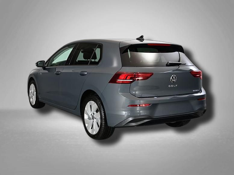 Neu VW Golf VIII Life 204 PS (150 kW) 2025 Delfingrau metallic delfingrau metallic Limousine