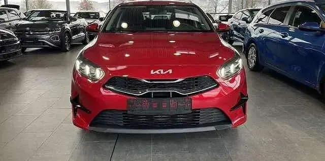 Usata Kia Ceed 140 CV (102 kW) 2025 Metallic Utilitaria