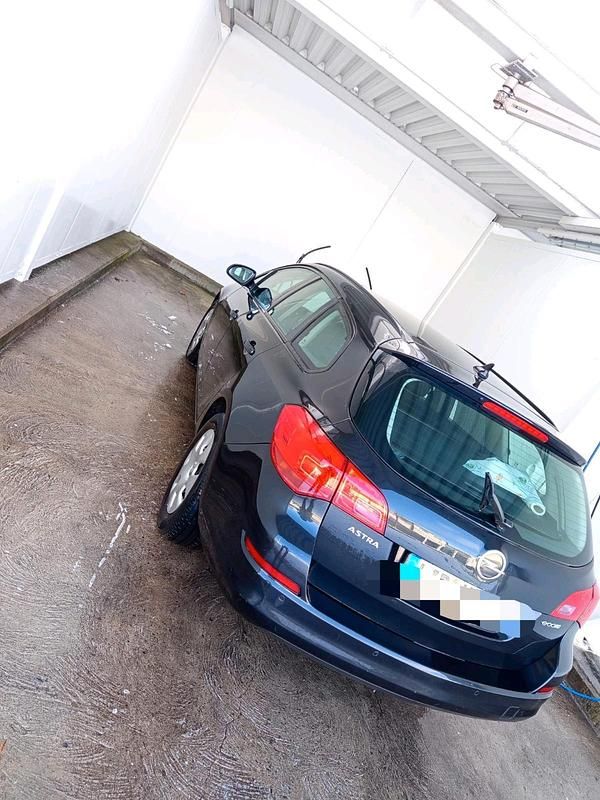 Gebraucht Opel Astra 95 PS (69 kW) 2011 Schwarz Kombi