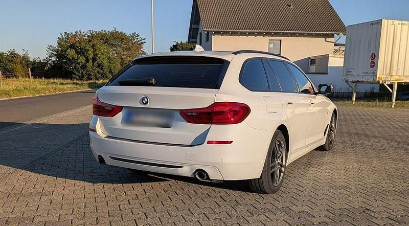 Gebraucht BMW 520 Shadowline 190 PS (139 kW) 2017 Weiß Kombi