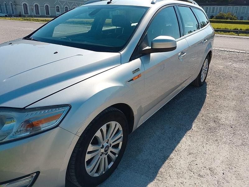 Silber Gebraucht 2009 Ford Mondeo Ghia Limousine | 1.190 € - Bild 1/4