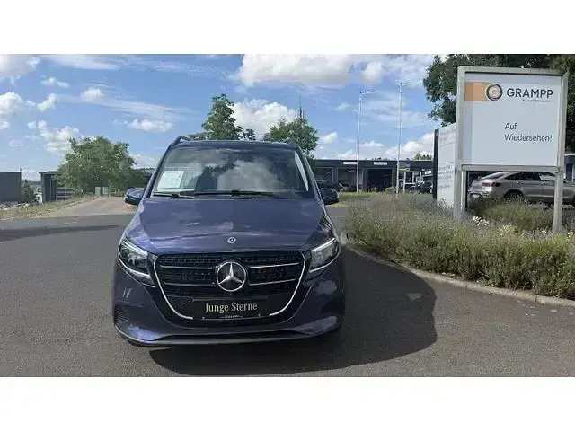 Gebraucht Mercedes V250 Style 190 PS (139 kW) 2025 Blau Van / Kleinbus