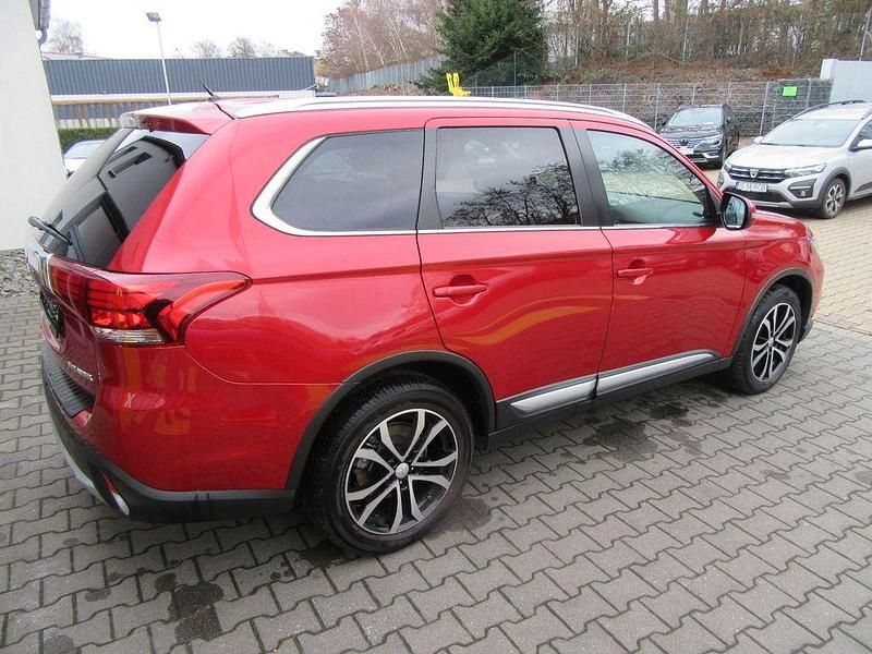 Gebraucht Mitsubishi Outlander 150 PS (110 kW) 2017 Rot SUV