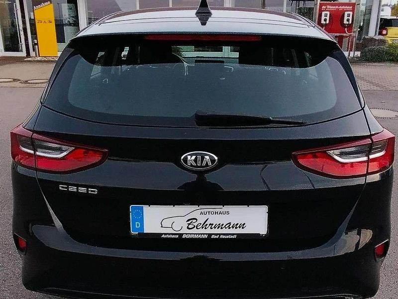 Gebraucht Kia Ceed Vision 101 PS (74 kW) 2021 Zilinaschwarzmetallic Kleinwagen