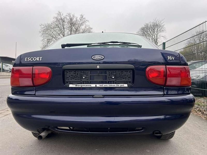 Gebraucht Ford Escort 88 PS (64 kW) 1996 Blau Limousine
