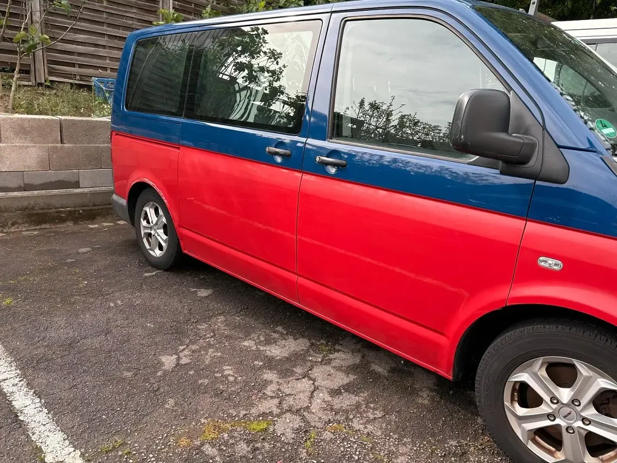 Second-hand VW Caravelle 85 CP (62 kW) 2005 Albastru Van