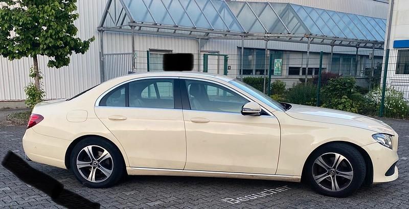 Second-hand Mercedes E200 150 CP (110 kW) 2019 Galben Berlinǎ