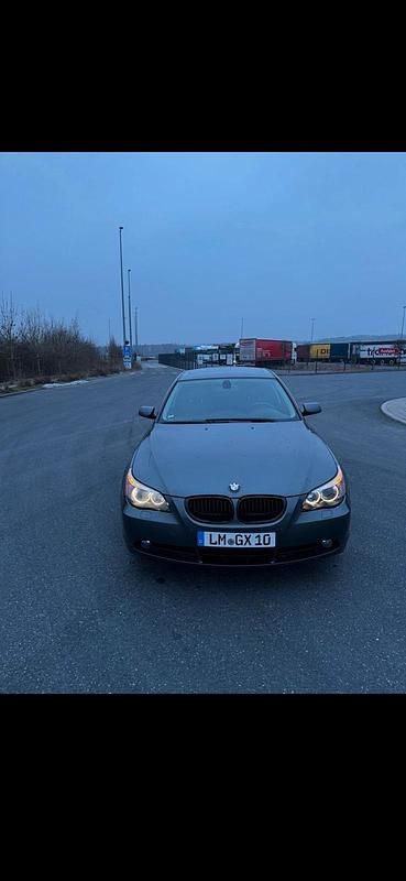 Gebraucht BMW 530 231 PS (169 kW) 2004 Grau Limousine