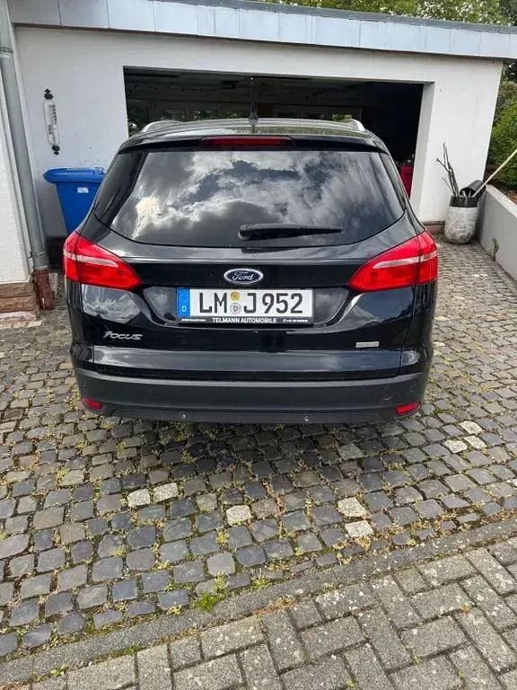 Gebraucht Ford Focus Titanium 125 PS (91 kW) 2016 Schwarz Limousine