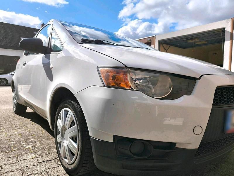 Gebraucht Mitsubishi Colt 75 PS (55 kW) 2009 Weiß Kleinwagen
