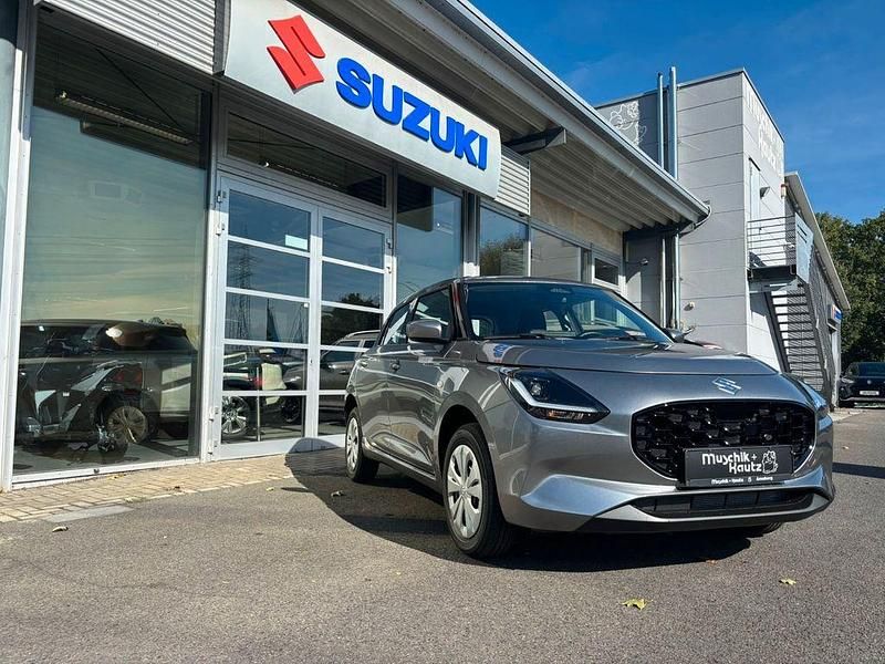 Neu Suzuki Swift Club 83 PS (61 kW) 2025 Silber Kleinwagen