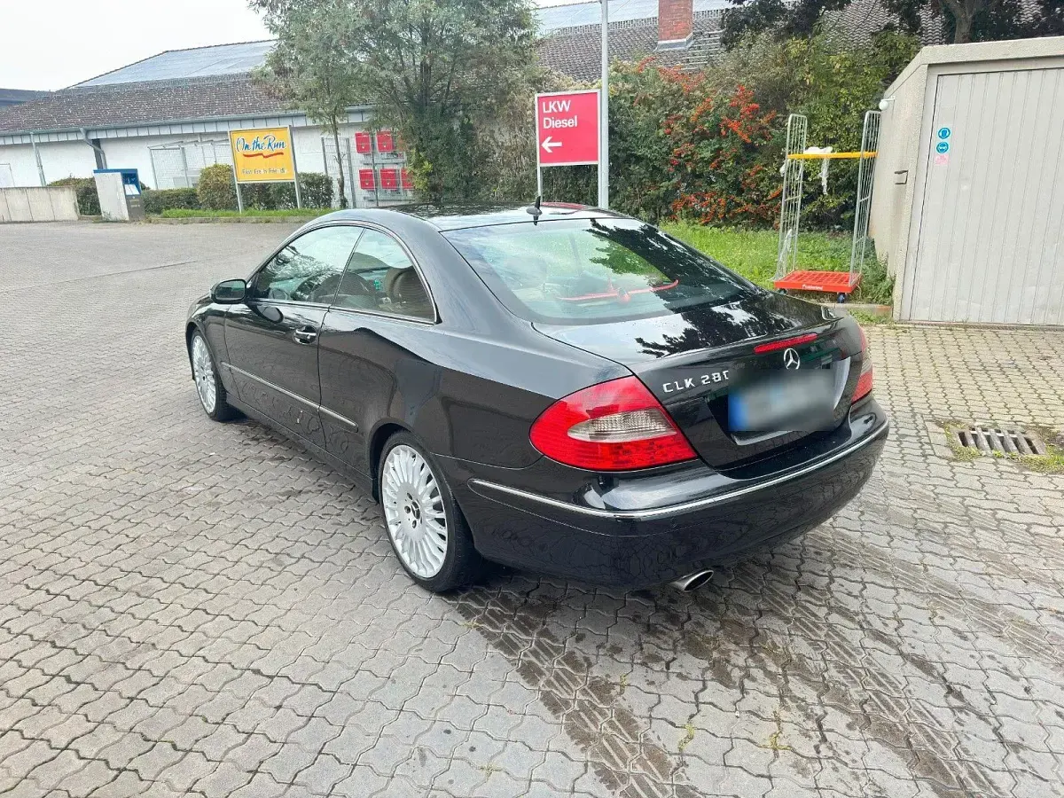 Gebraucht Mercedes CLK280 Avantgarde 231 PS (169 kW) 2007 Schwarz Coupé