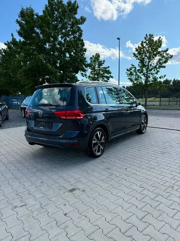 Gebraucht VW Touran Highline 150 PS (110 kW) 2022 Schwarz Van / Kleinbus