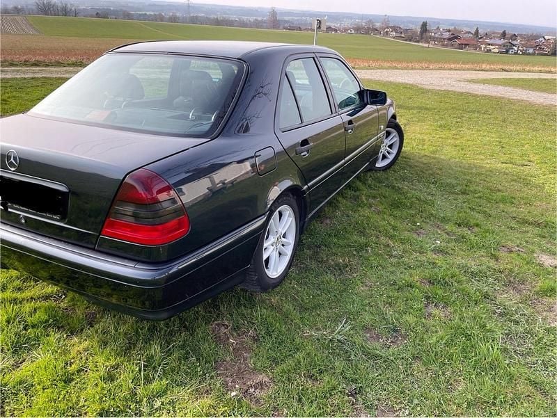 Gebraucht Mercedes C240 170 PS (125 kW) 1998 Schwarz Limousine