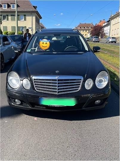Schwarz Gebraucht 2006 Mercedes E220 Kombi | 2.450 € (Guter Preis) - Bild 1/2