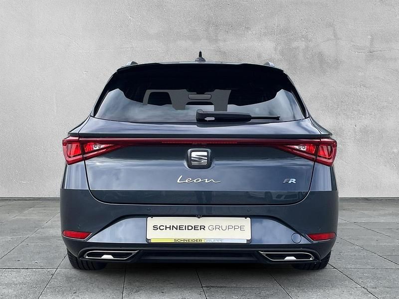 Neu Seat Leon Black Edition 150 PS (110 kW) 2025 Grau Limousine