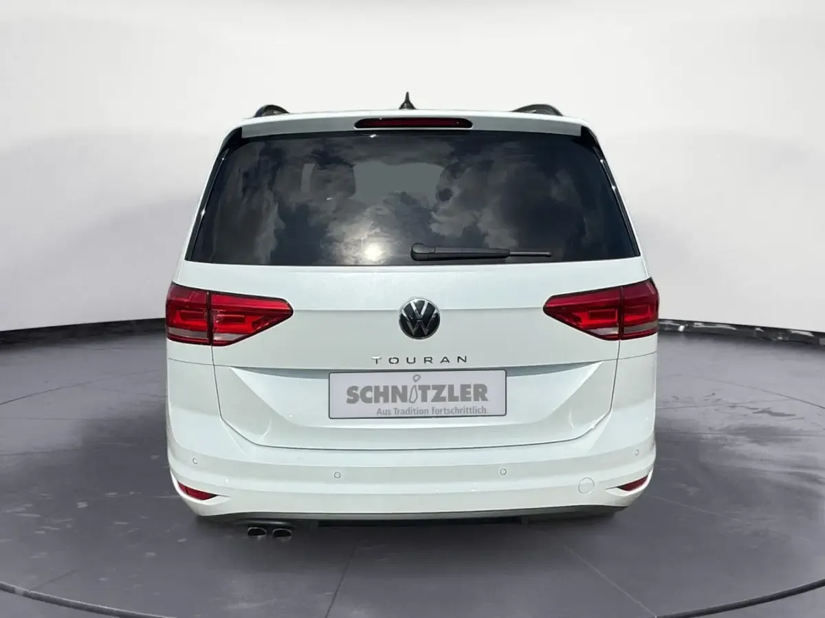 Gebraucht VW Touran Comfortline 150 PS (110 kW) 2023 Weiß Van / Kleinbus