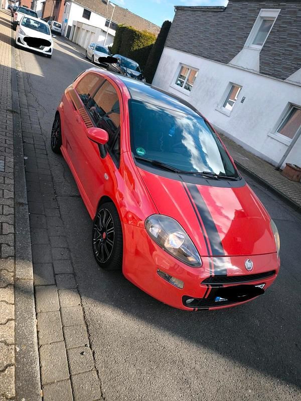 Gebraucht Fiat Punto 75 PS (55 kW) 2012 Rot Kleinwagen