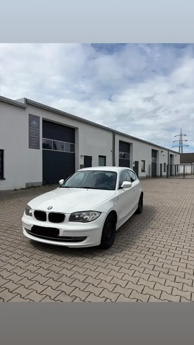 Gebraucht BMW 116 116 PS (85 kW) 2010 Weiß Kleinwagen
