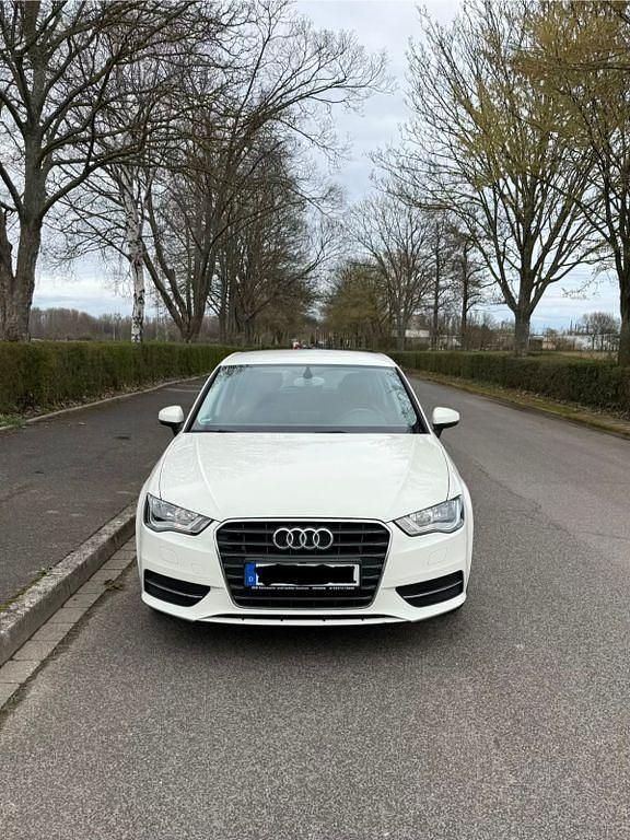 Gebraucht Audi A3 105 PS (77 kW) 2013 Weiß Limousine