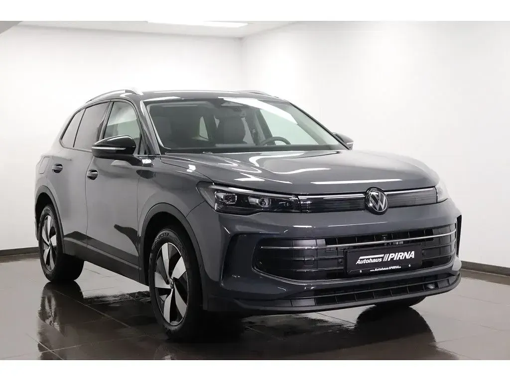 Gebraucht VW Tiguan 150 PS (110 kW) 2026 Grau SUV