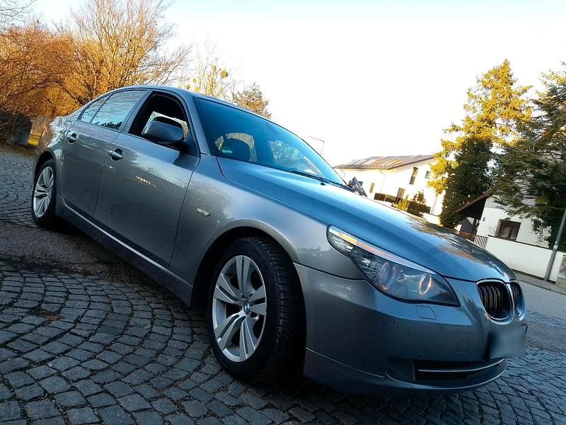 Gebraucht BMW 525 218 PS (160 kW) 2009 Grau Limousine