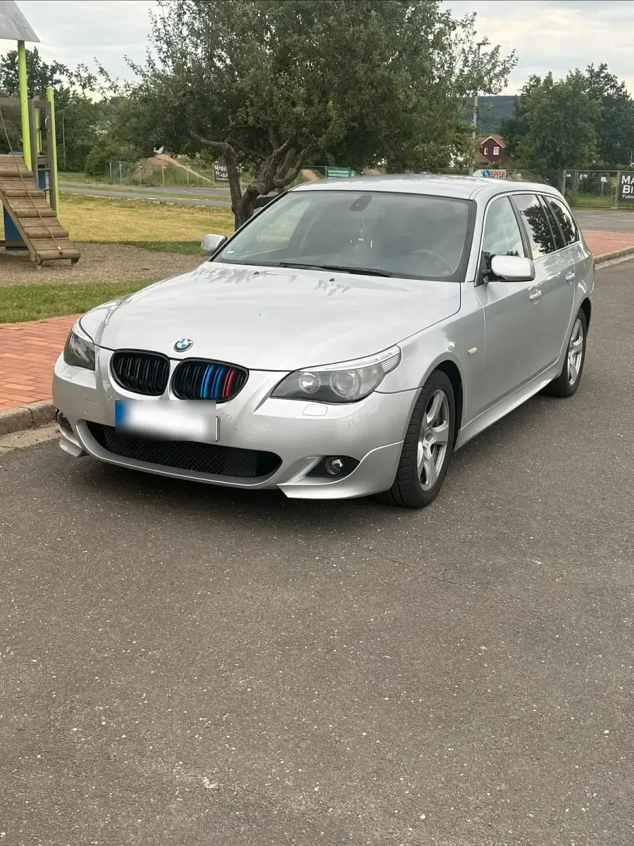 Gebraucht BMW 530 218 PS (160 kW) 2005 Silber Kombi
