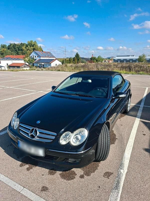 Schwarz Gebraucht 2009 Mercedes CLK350 Cabrio | 9.900 € - Bild 1/4