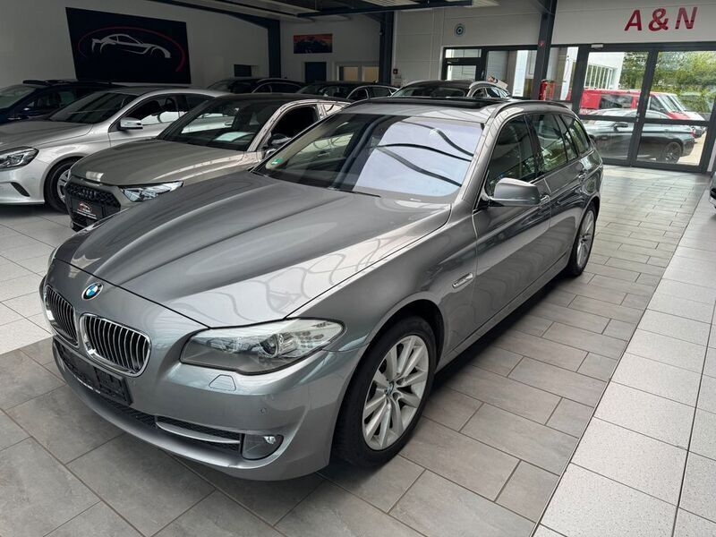 Grau Gebraucht 2011 BMW 525 Shadowline Kombi | 8.900 € (Guter Preis) - Bild 1/4