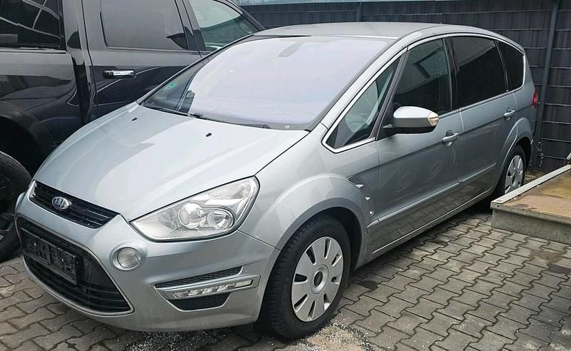 Grau Gebraucht 2010 Ford S-MAX S Van / Kleinbus | 2.190 € (Superpreis) - Bild 1/4