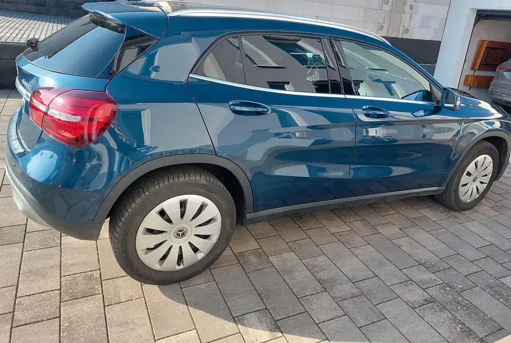 Gebraucht Mercedes GLA220 170 PS (125 kW) 2019 Blau SUV