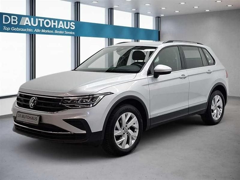 Gebraucht VW Tiguan Life 150 PS (110 kW) 2023 Silber SUV