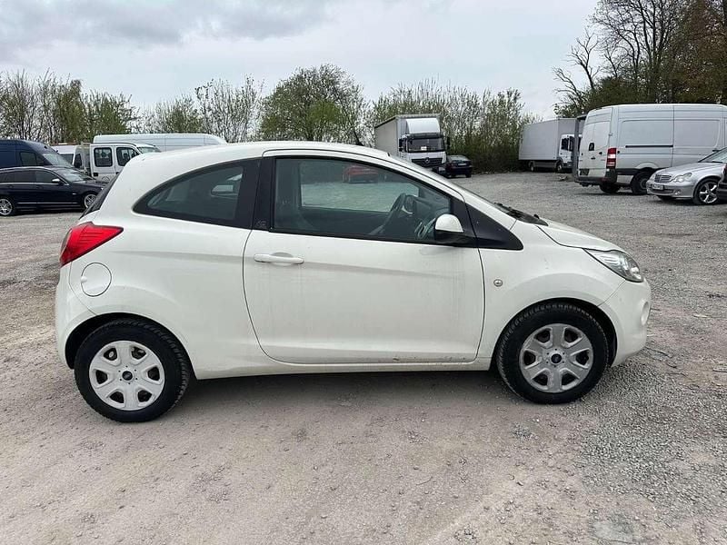 Gebraucht Ford Ka Trend 69 PS (50 kW) 2014 Crystalweiß Kleinwagen