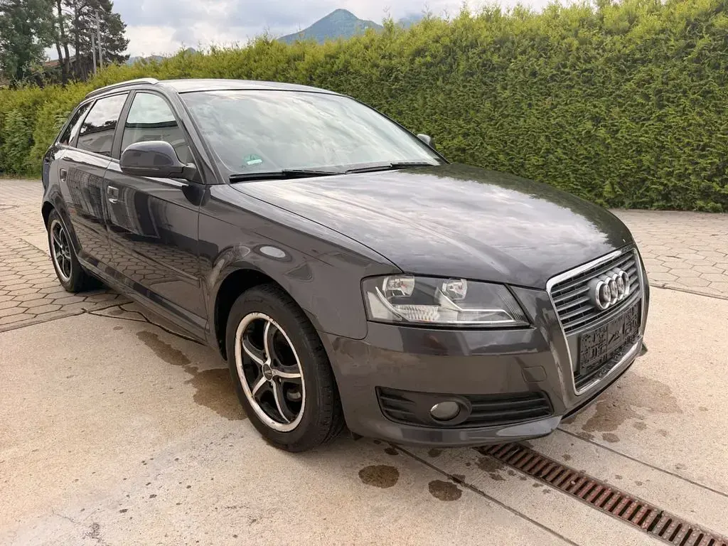Gebraucht Audi A3 Ambiente 90 PS (66 kW) 2010 Grau Kleinwagen