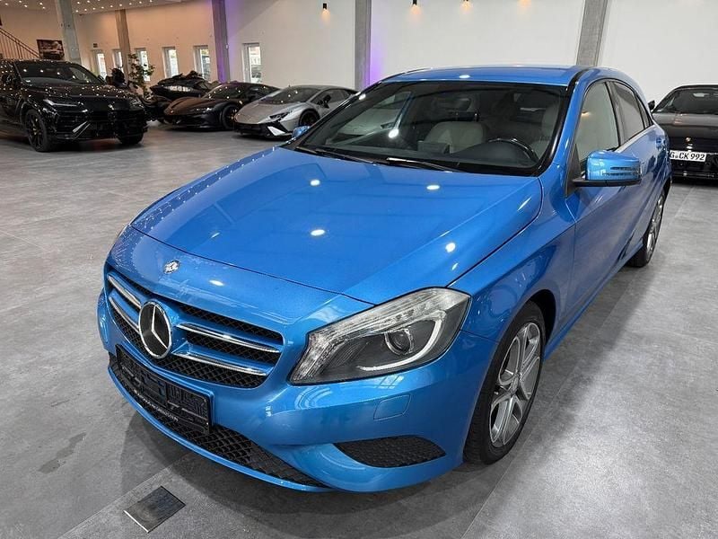 Blau Gebraucht 2012 Mercedes A180 Limousine | 11.999 € (Fairer Preis) - Bild 1/4